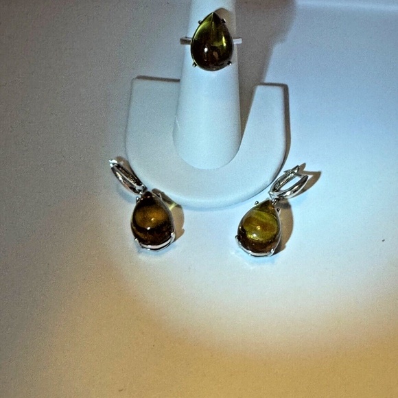 Color Change Created Zoisite Pear Cabochon Ring and Earring Set - Sterling 5.75 - Picture 3 of 10
